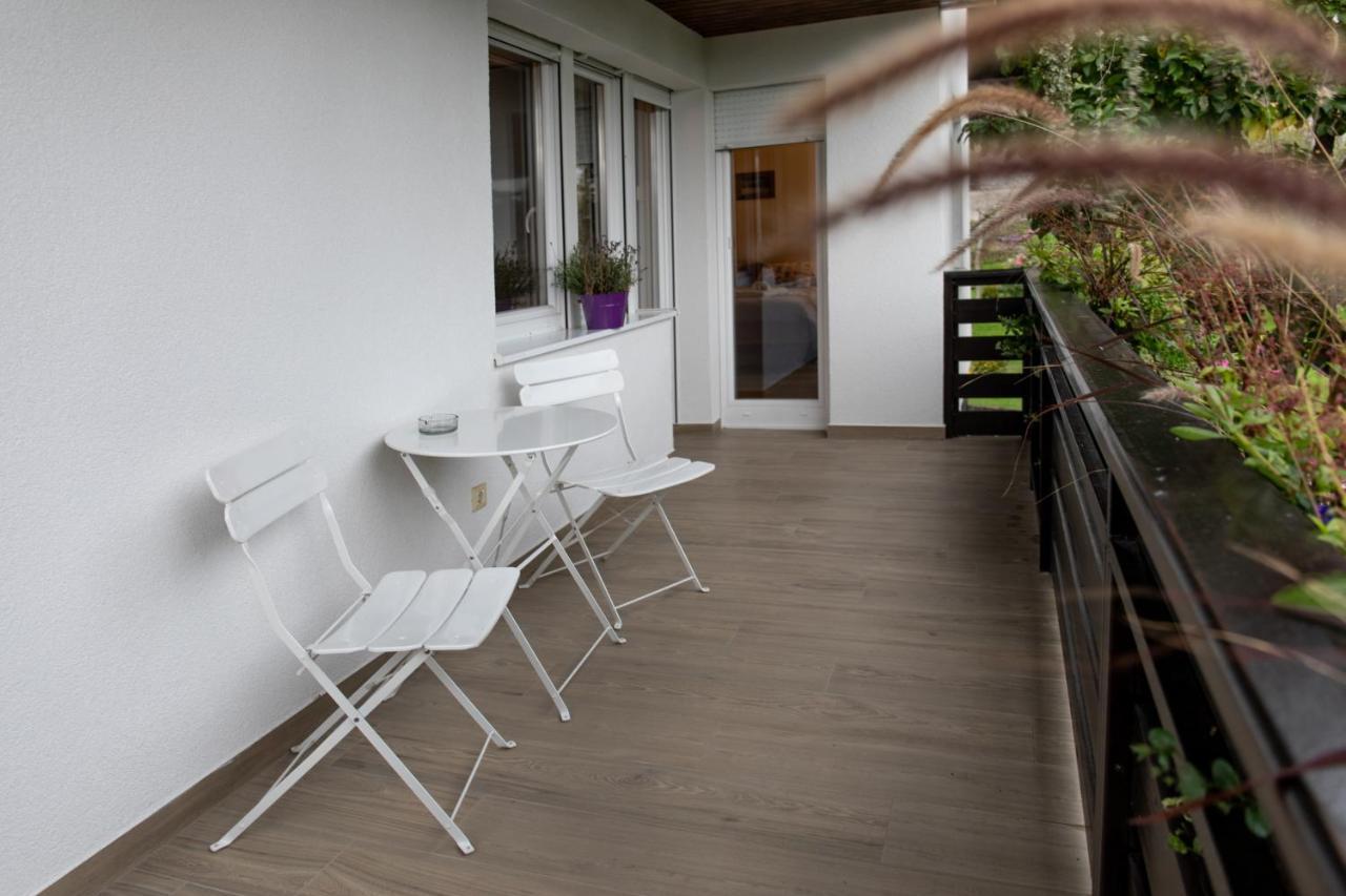 Honey Apartments Zirovnica Exterior foto